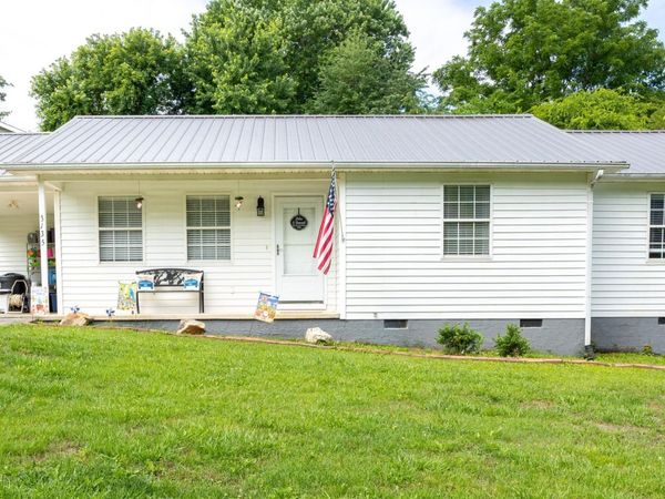 3135 Arthur Walker Rd, Maryville, TN 37803