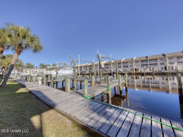 2421 Beachview Drive, Ocean Springs, MS 39564
