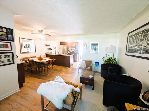 995 N Cass Lake Road , Waterford Twp, MI 48328
