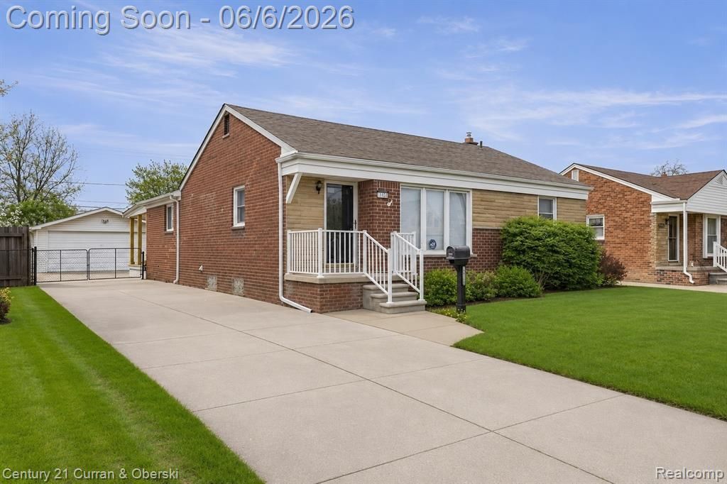 18752 Koester Street, Riverview, MI 48193 Main Photo