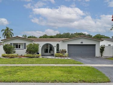 10476 NW 3rd Street, Plantation, FL 33324