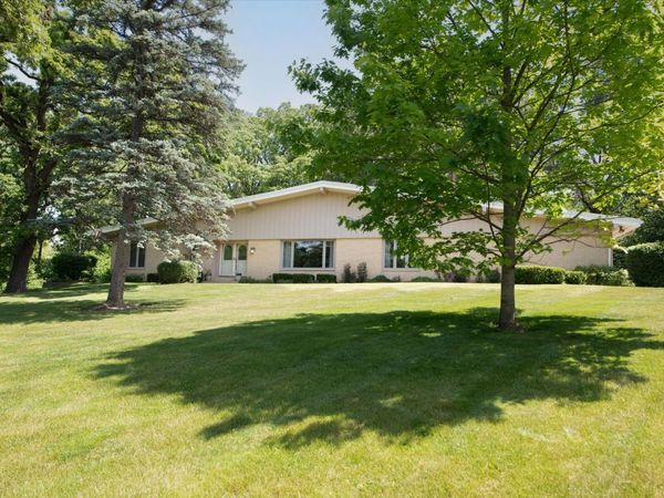 1196 Nottingham Lane , Elgin, IL 60120
