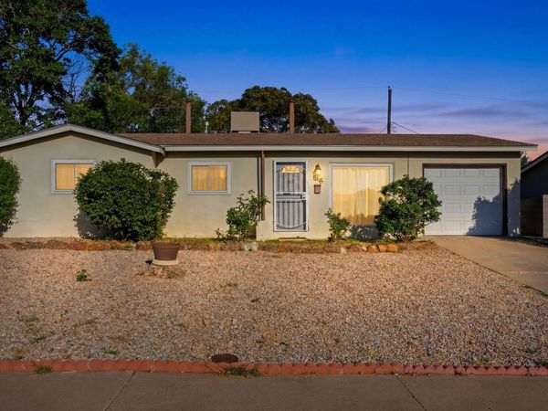 1016 Maxine Street NE, Albuquerque, NM 87112