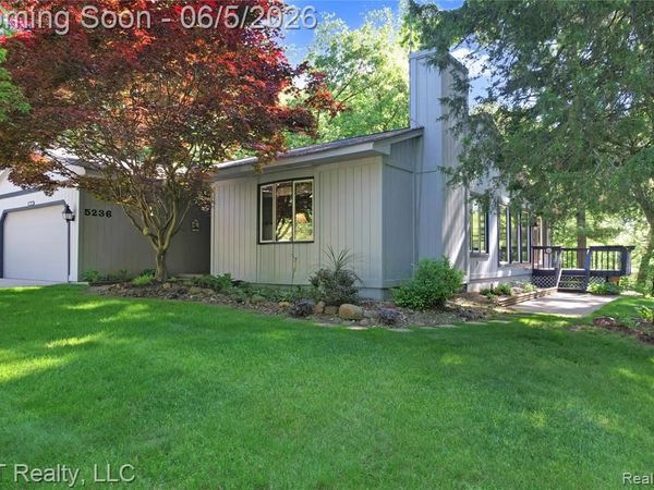 5236 Schlenker Road , Hamburg Twp, MI 48139
