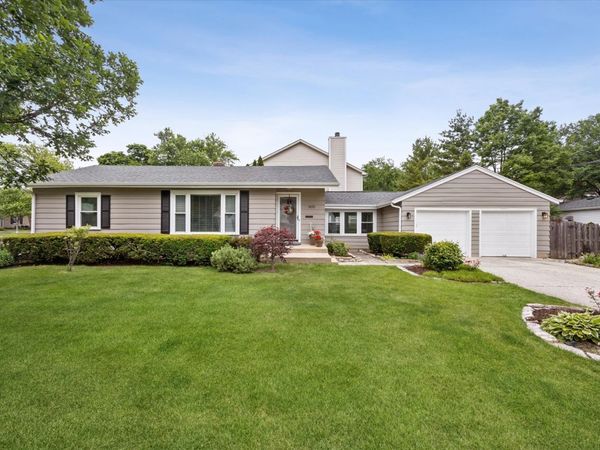 803 E Harrison Avenue , Wheaton, IL 60187