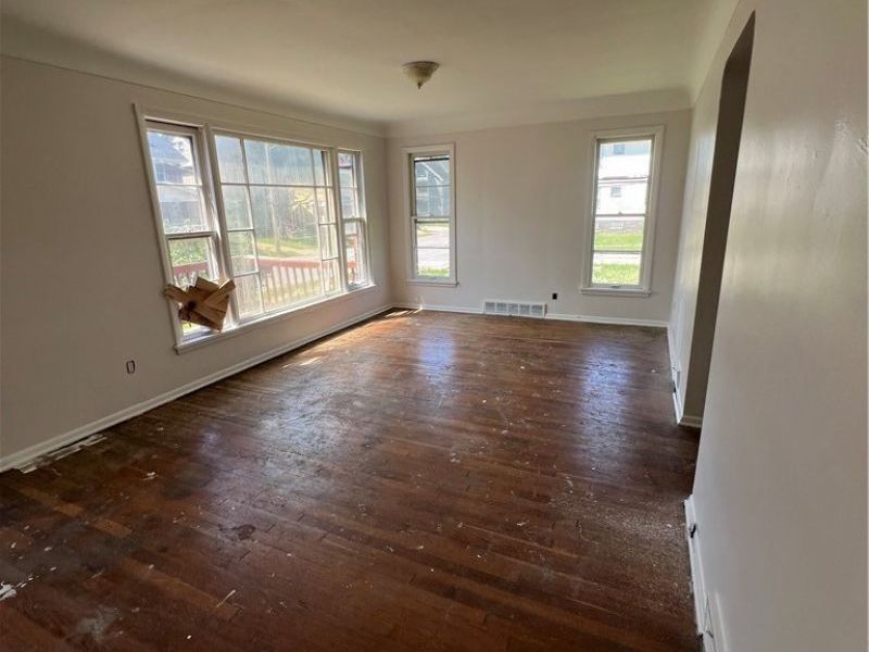 11705 Farringdon, Cleveland, OH 44105 Photo 7
