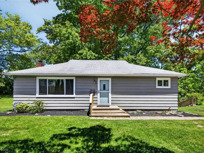 5535 Chestnut Street, Mentor on the Lake, OH 44060 Photo 2