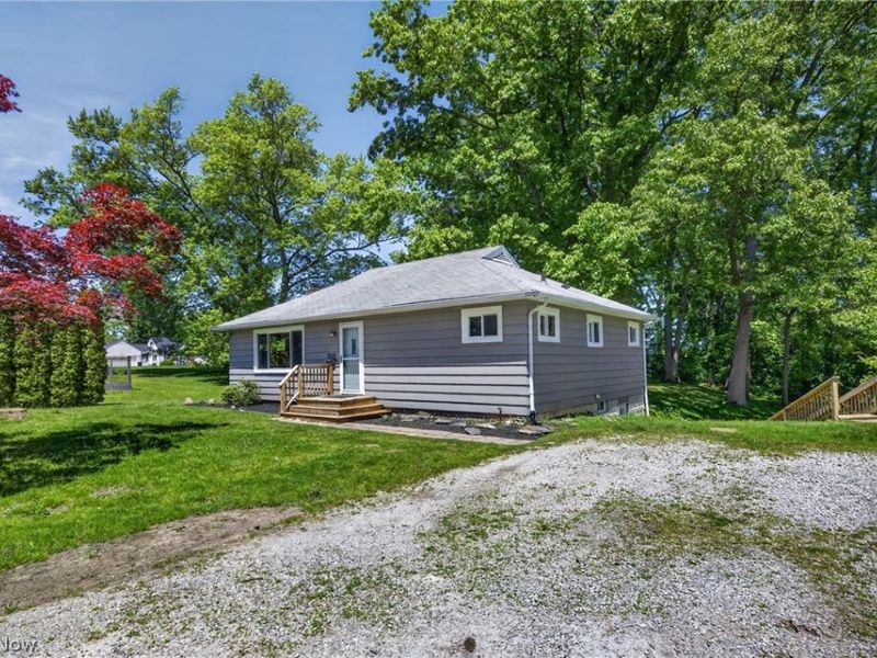 5535 Chestnut Street, Mentor on the Lake, OH 44060 Photo 4