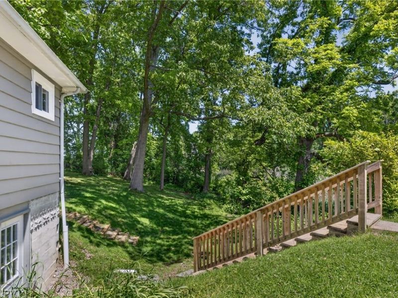 5535 Chestnut Street, Mentor on the Lake, OH 44060 Photo 5