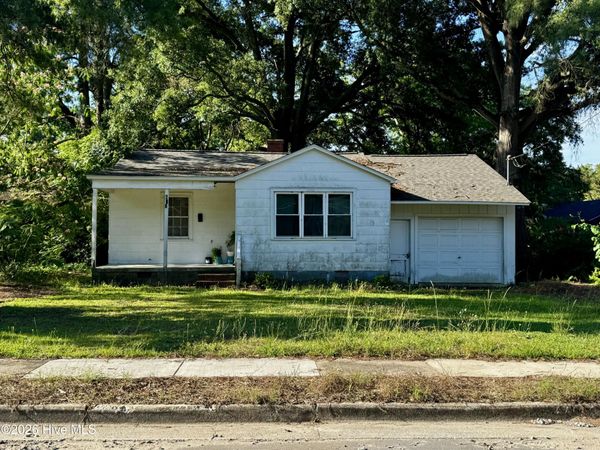 605 Dixon Street , Kinston, NC 28501