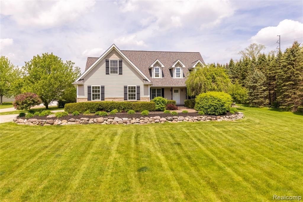 12621 Golden Oaks Drive, Hartland Township, MI 48380 Main Photo