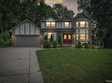 2147 HICKORY LEAF Court N , Rochester Hills, MI 48309