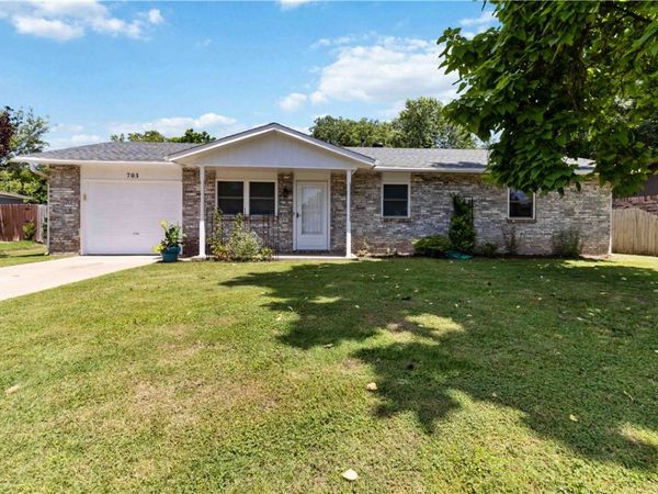 703 Thomas Boulevard , Springdale, AR 72762