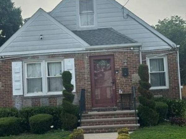 58 N Montgomery Street, Valley Stream, NY 11580