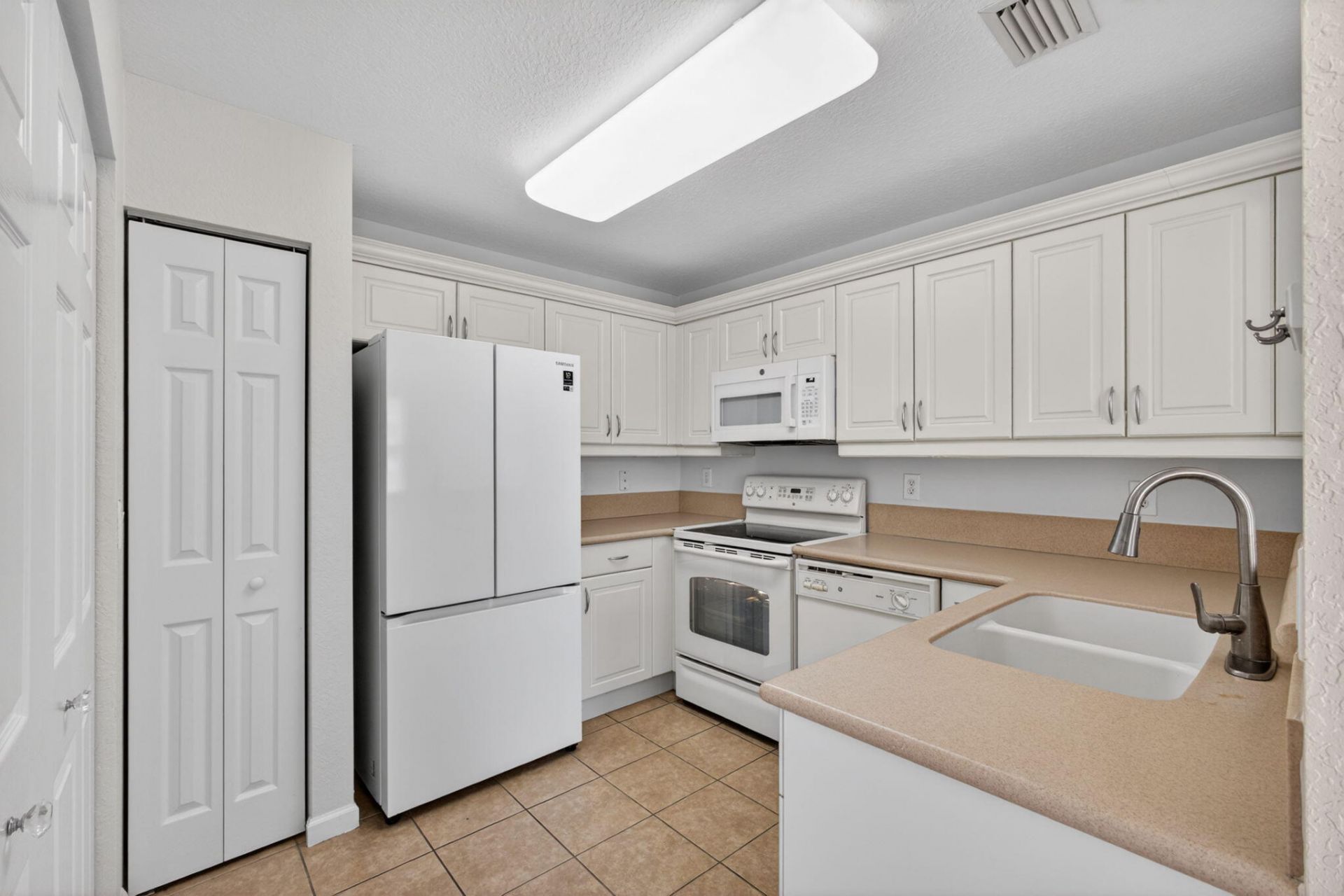 6549 Diamond Springs Terrace, Unit 2003, West Palm Beach, FL 33411 Photo