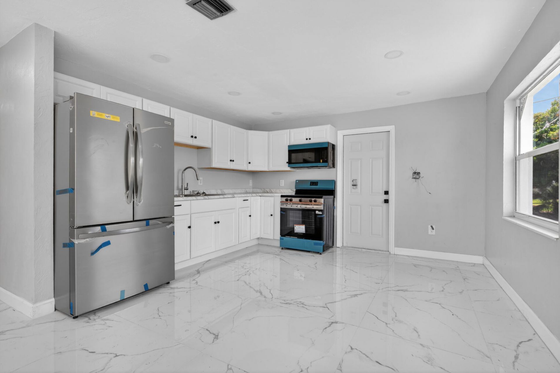 245 SW 11th Avenue, South Bay, FL 33493 Photo