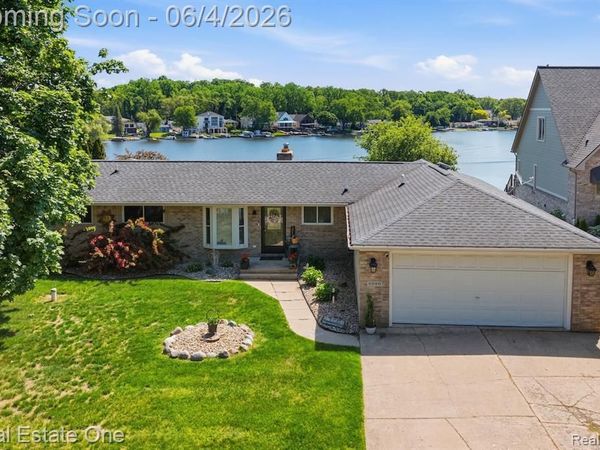 8080 Pine Ranch Drive , Brighton Twp, MI 48114