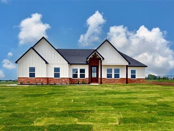 3296 Escobar Circle, Greenville, TX 75401