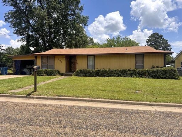 302 N O'Tyson , Mount Pleasant, TX 75455