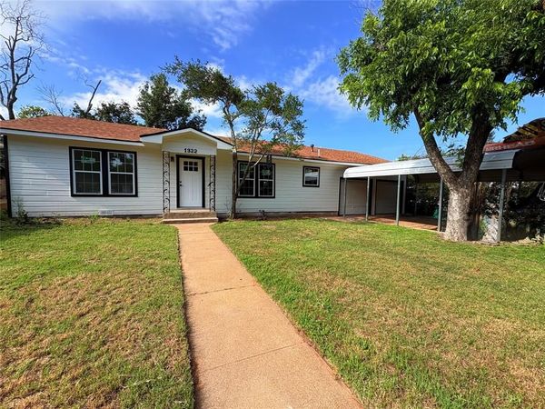 1322 3rd St , Graham, TX 76450