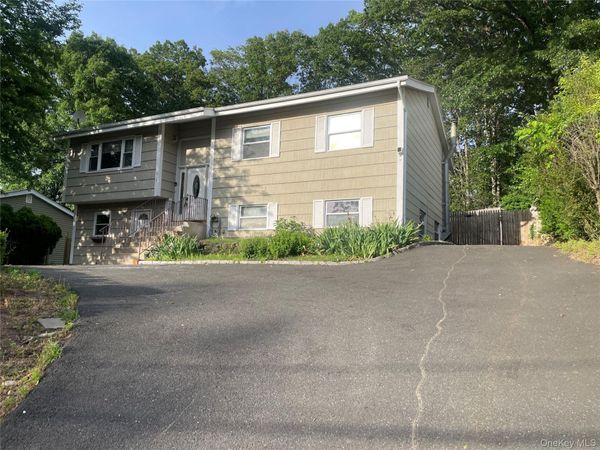 712 Manette Lane , Valley Cottage, NY 10989