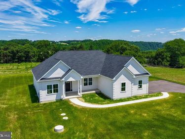 448 LONG LANE ROAD, WALNUTPORT, PA 18088