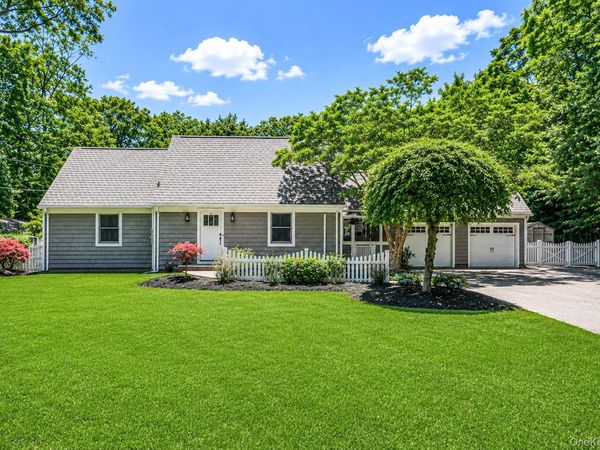 30 Landing Meadow Road , Smithtown, NY 11787