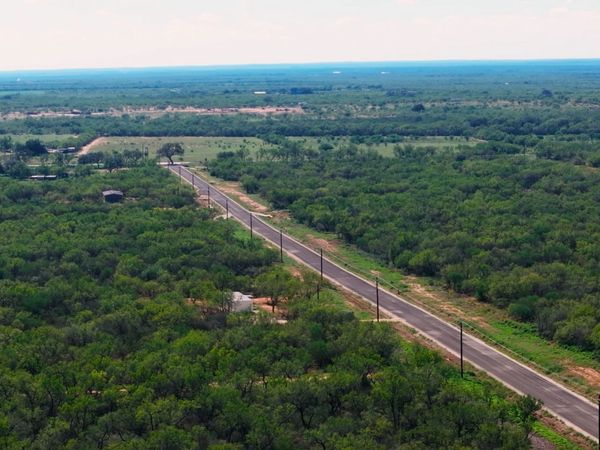 170 CR 2644, Moore, TX 78057