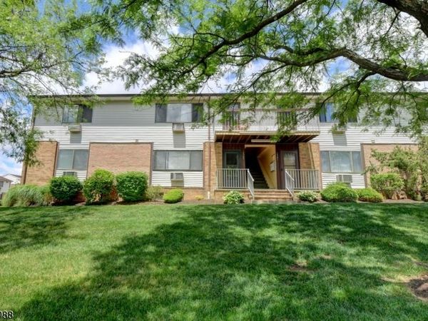 1303 Cricket Ln, Woodbridge, NJ 07095