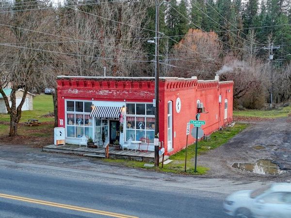 3916 E Chattaroy Rd, Chattaroy, WA 99003