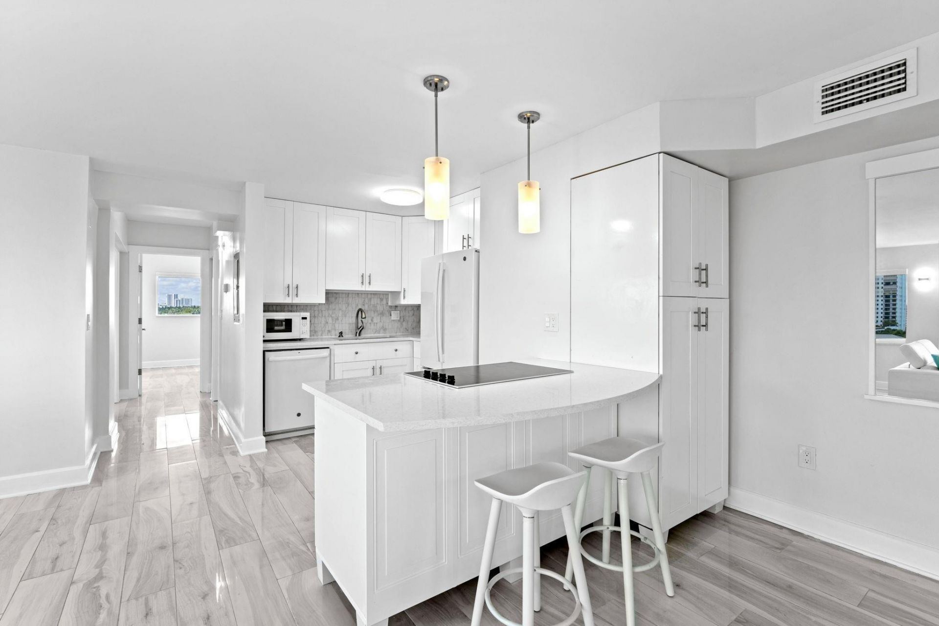300 Oregon Street, Unit 501, Hollywood, FL 33019 Photo