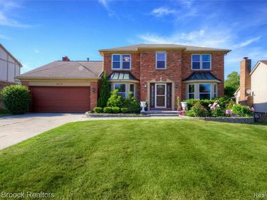 30118 Kingsway Drive, Farmington Hills, MI 48331