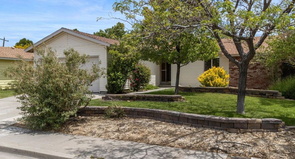 640 Nancy Circle, Reno, NV 89503 Photo