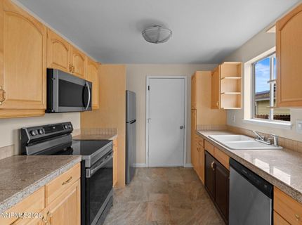 640 Nancy Circle, Reno, NV 89503 Photo