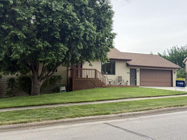 1816 Flag Mountain Drive, Pierre, SD 57501
