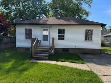 7509 Mettetal Street, Detroit, MI 48228
