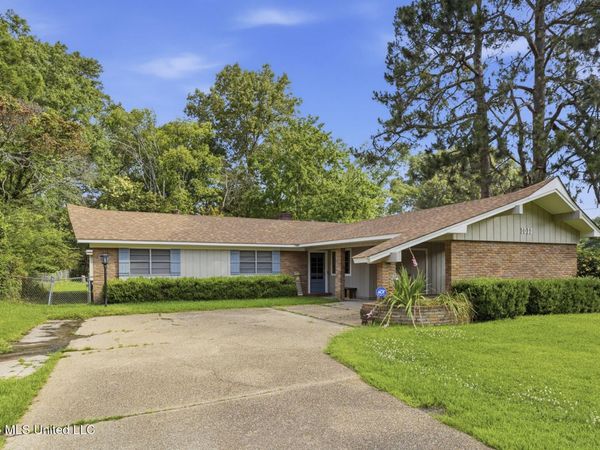 1012 Briarwood Drive, Clinton, MS 39056