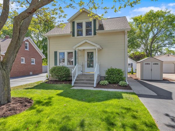 932 N 37th St, Sheboygan, WI 53081