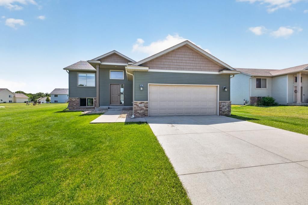 4024 Stone Point Drive NE, Rochester, MN 55906