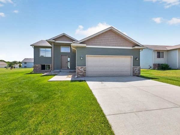 4024 Stone Point Drive NE, Rochester, MN 55906