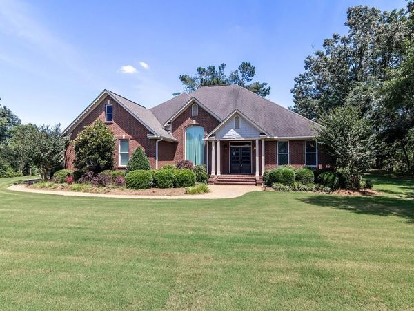 1162 East Wellsgate Dr, Oxford, MS 38655
