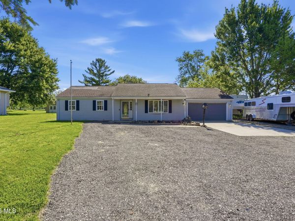 15488 Green Road , Bowling Green, OH 43402