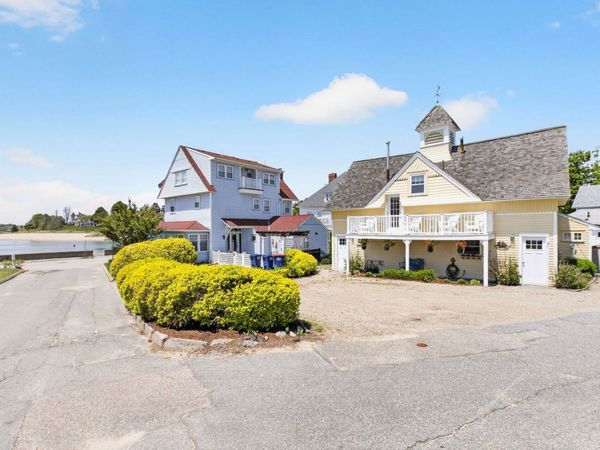 7 Sycamore St, Wareham, MA 02558