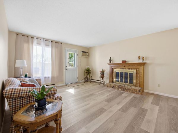 341 Prairiewood Circle S, Unit 208, Fargo, ND 58103