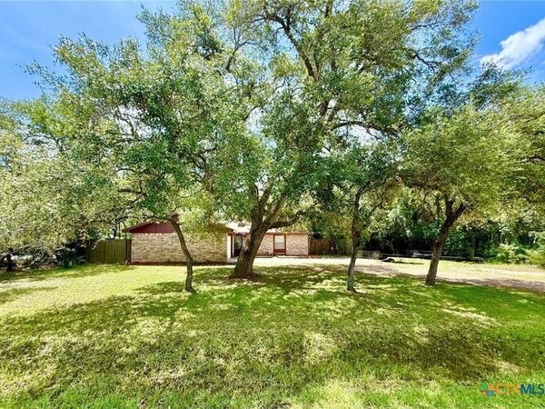 385 Live Oak Drive , Inez, TX 77968