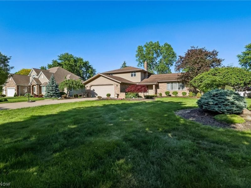 691 Davidson Drive, Highland Heights, OH 44143 Photo 2