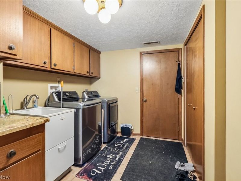 691 Davidson Drive, Highland Heights, OH 44143 Photo 21