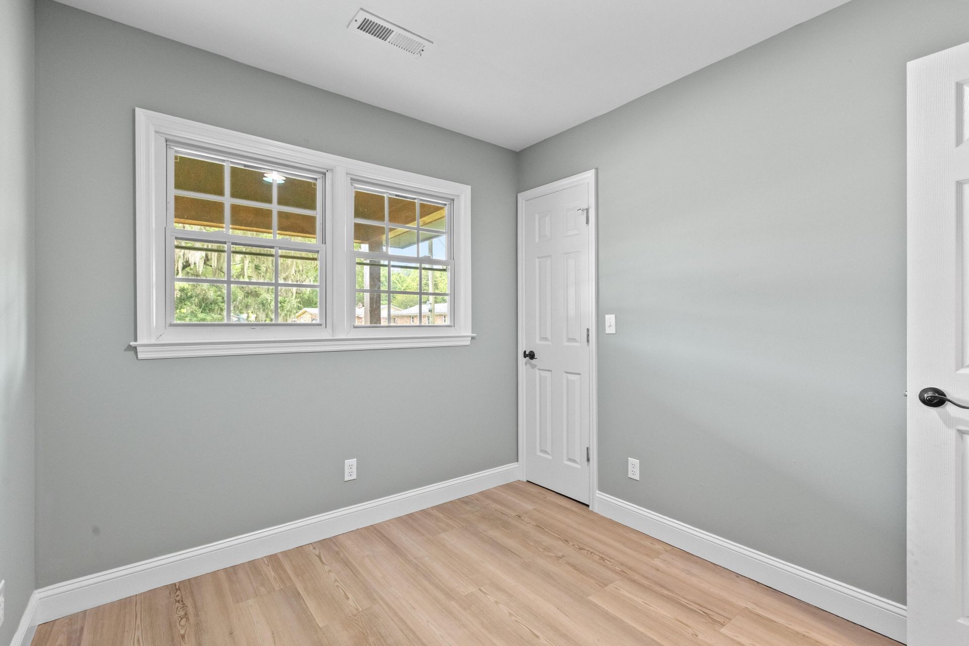 1907 Hazelwood Drive Photo 12