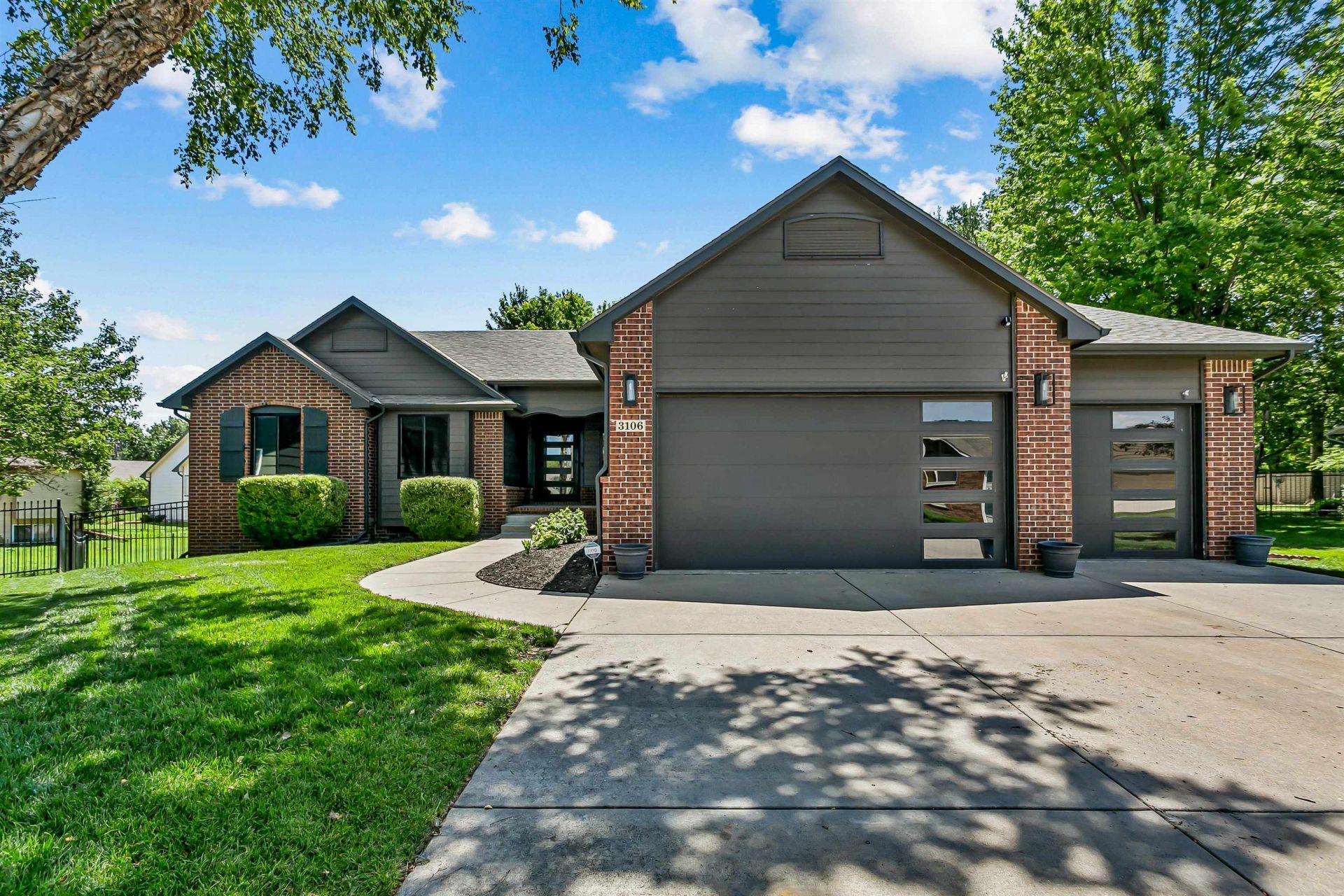 3106 N Lakecrest Circle, Wichita, KS 67205 Main Photo