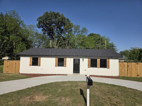 305 Thomas Circle, Lonoke, AR 72086